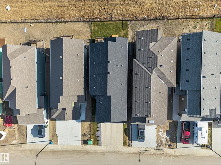 Photo de la propriété:  16527 3 Street NE  AB T5Y 4J2 