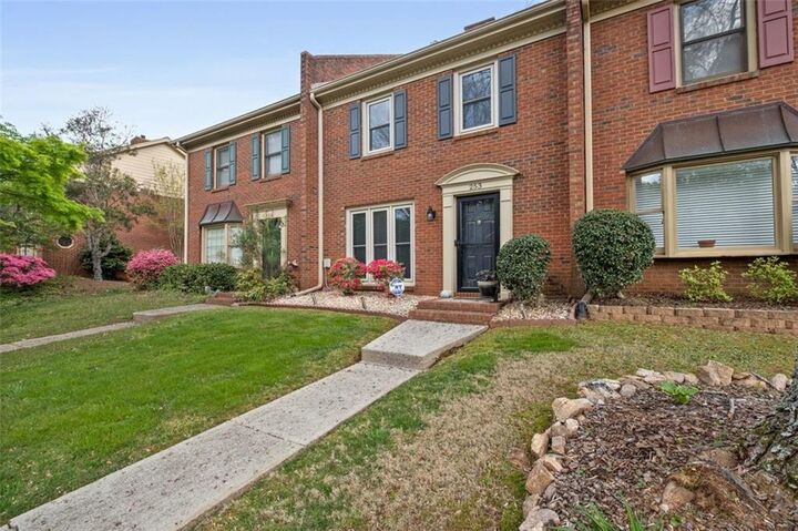 Property Photo:  253 Braxton Place  GA 30084 