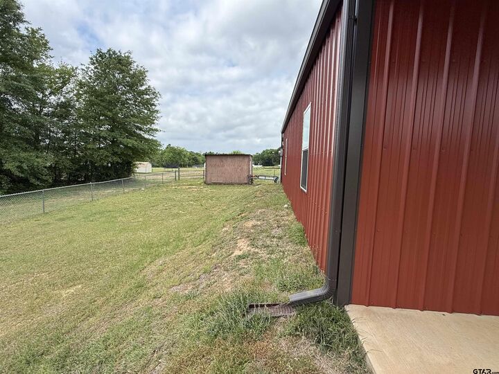 Property Photo: 525 N Hill Rd TX 75706