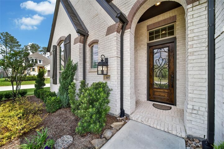 Property Photo:  305 Mallory Court  TX 77316 