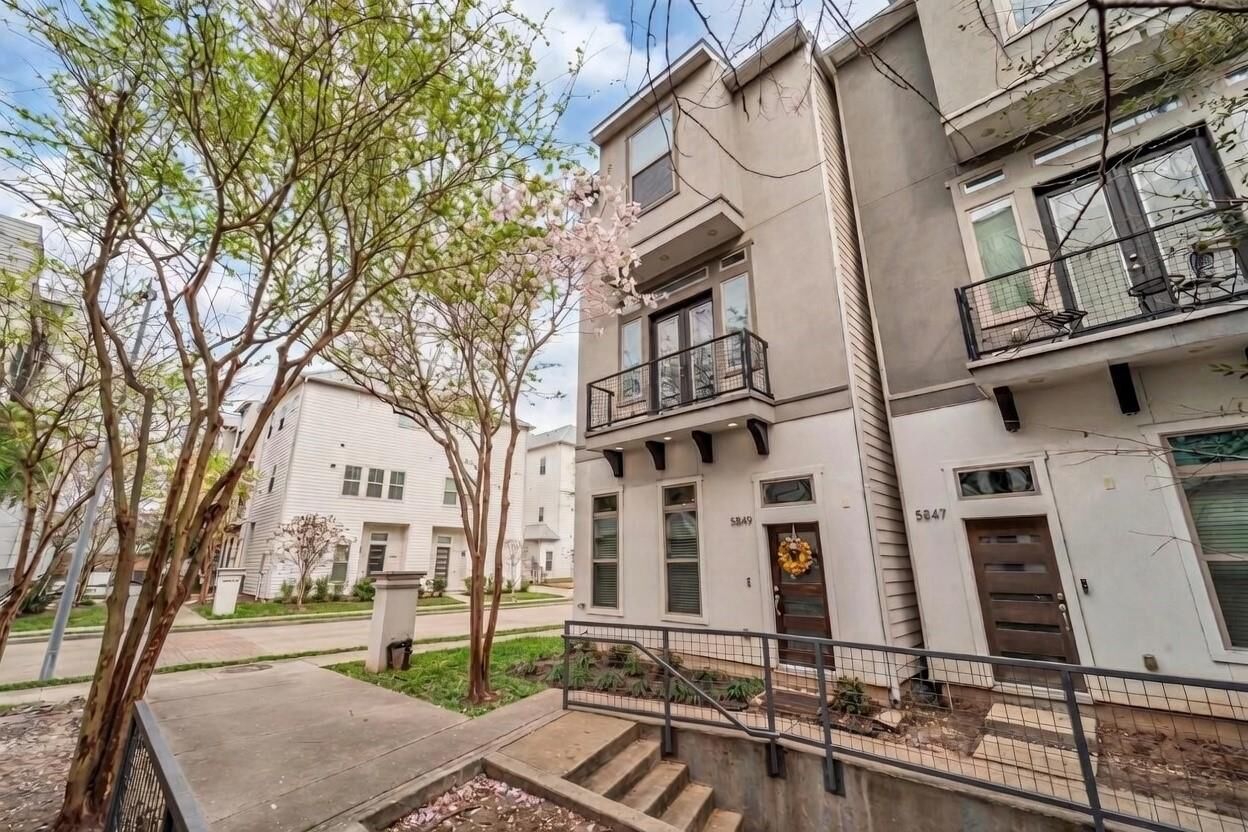 Property Photo:  5849 E Post Oak Lane  TX 77055 