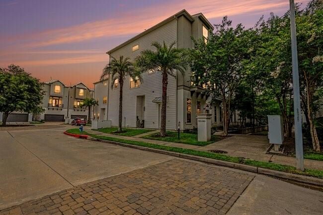 Property Photo:  5849 E Post Oak Lane  TX 77055 