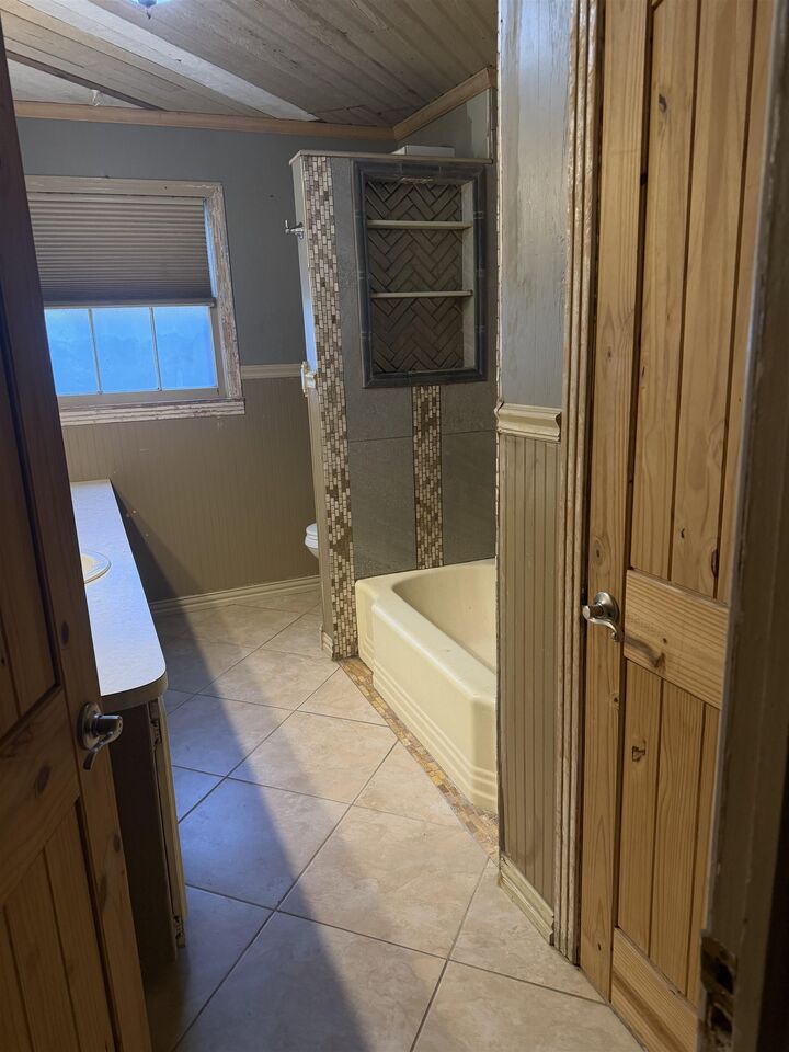 Property Photo:  1407 Valley Dr.  TX 75601 