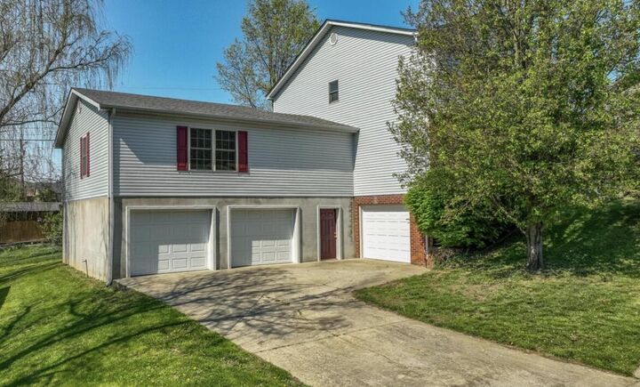 Property Photo:  206 Rookwood Court  KY 40475 