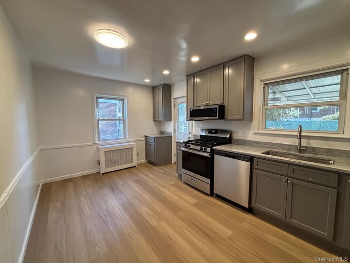 Property Photo:  14 Chamberlain Avenue 1  NY 10704 