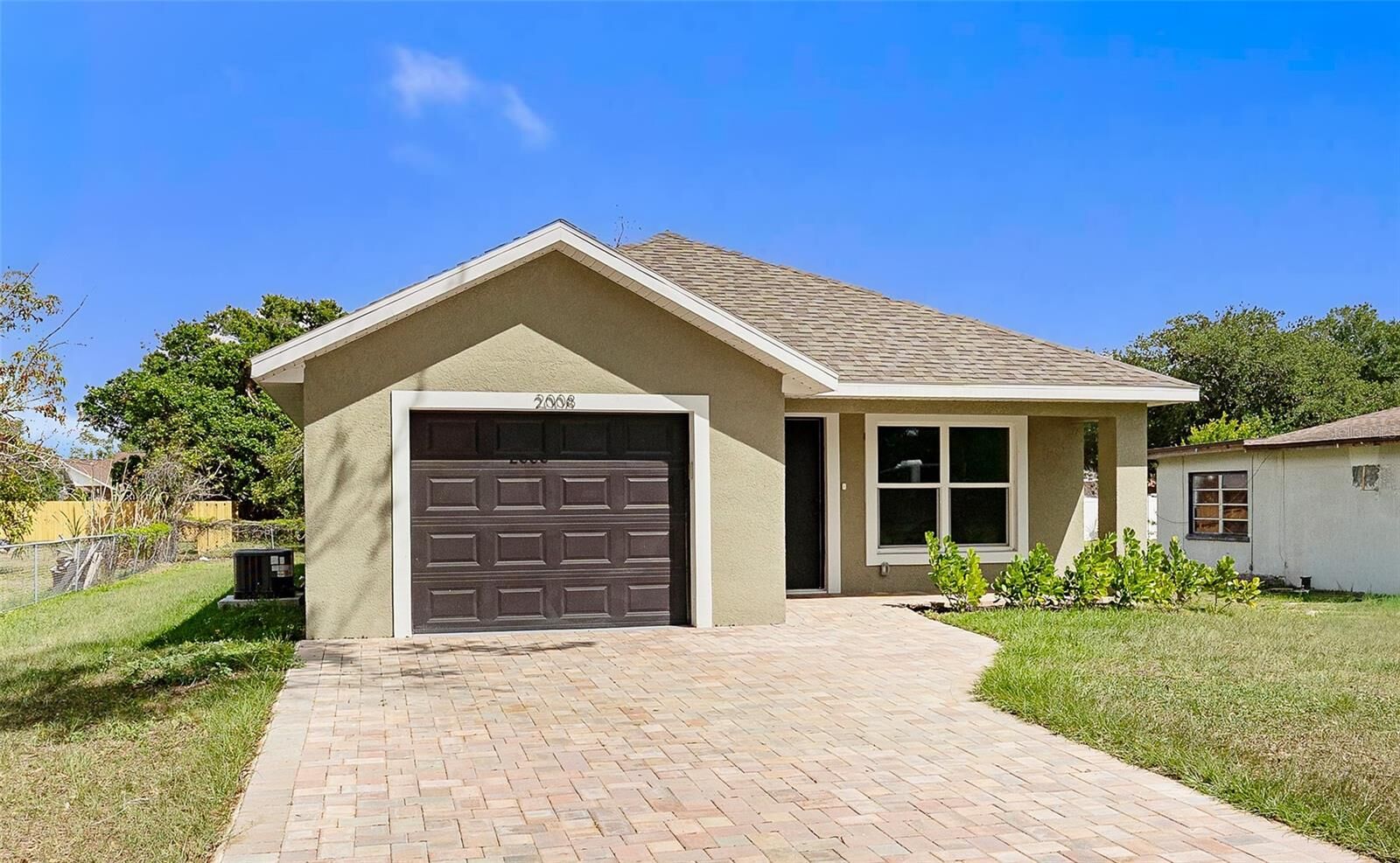 Property Photo: 2008 2nd Avenue E FL 34221