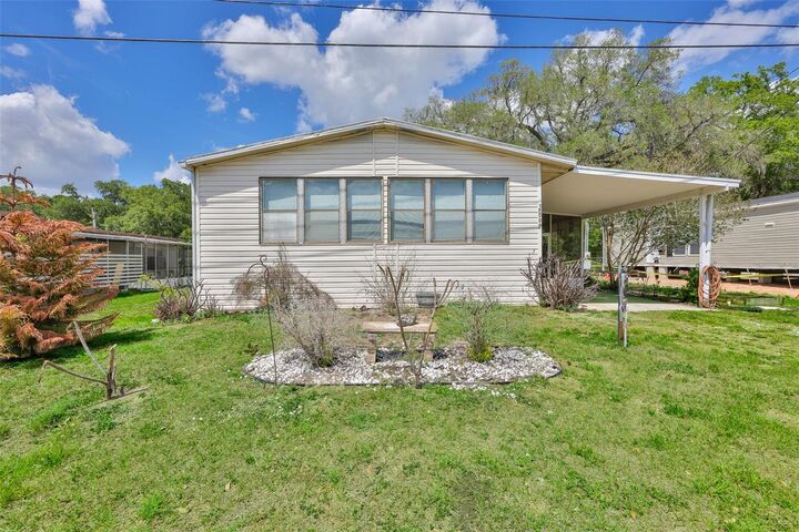 Property Photo:  38992 Stapley Circle  FL 33540 