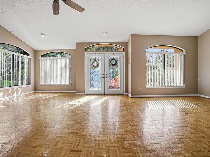 Property Photo: 104 Peppertree Court FL 34797