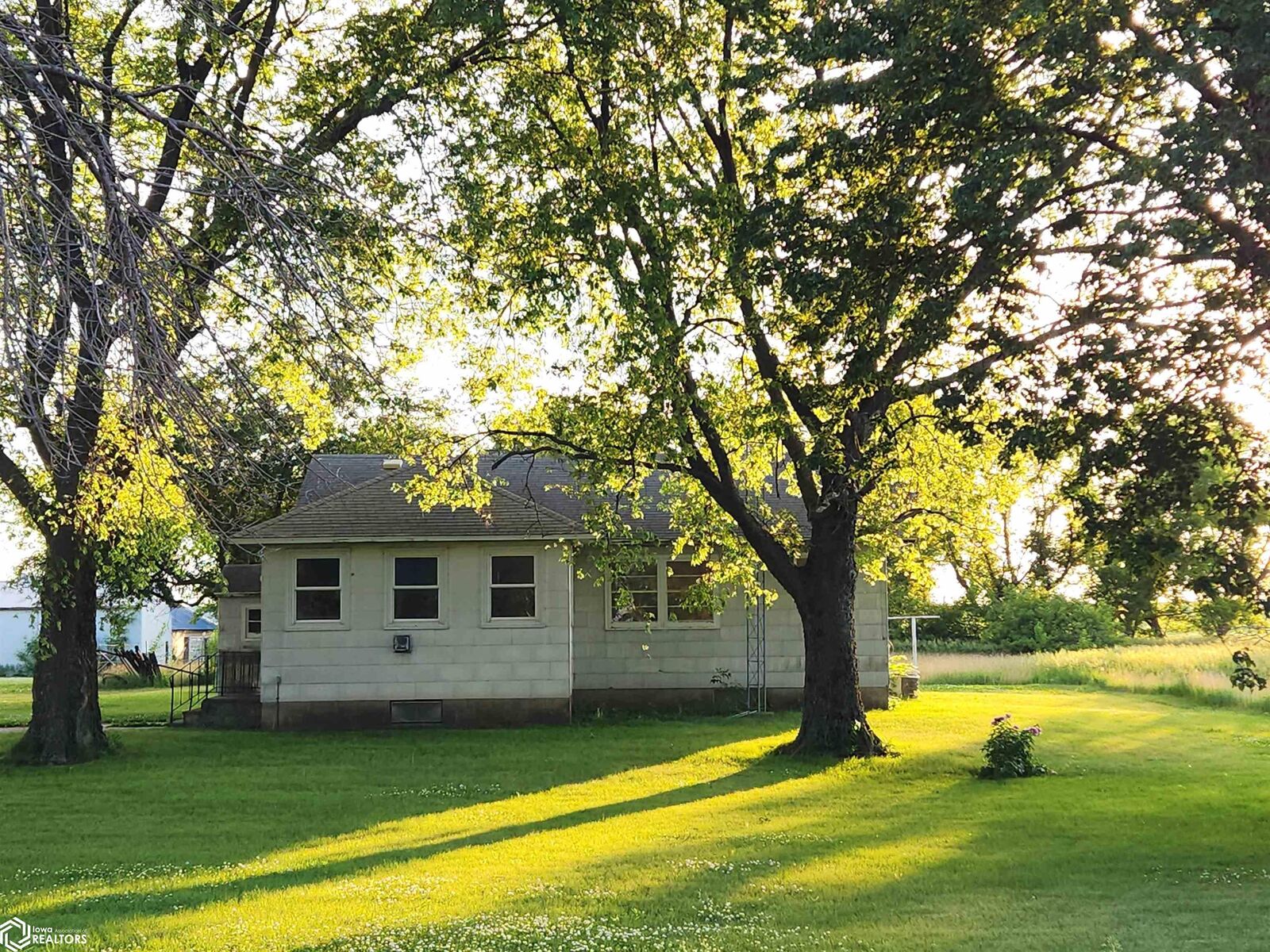 Property Photo: 2388 Raven Avenue IA 50475
