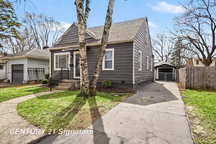 Property Photo: 435 Jameson Street MI 48602