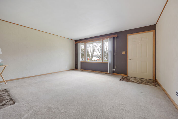 Property Photo:  810 Revere Road  IL 60177 