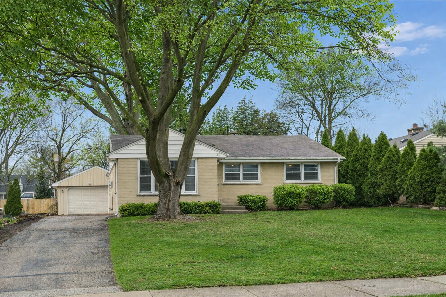 Property Photo: 26 S Rohlwing Road IL 60074