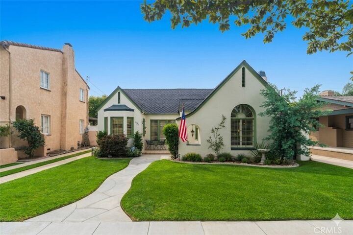 Property Photo:  331 N Pine  CA 92805 