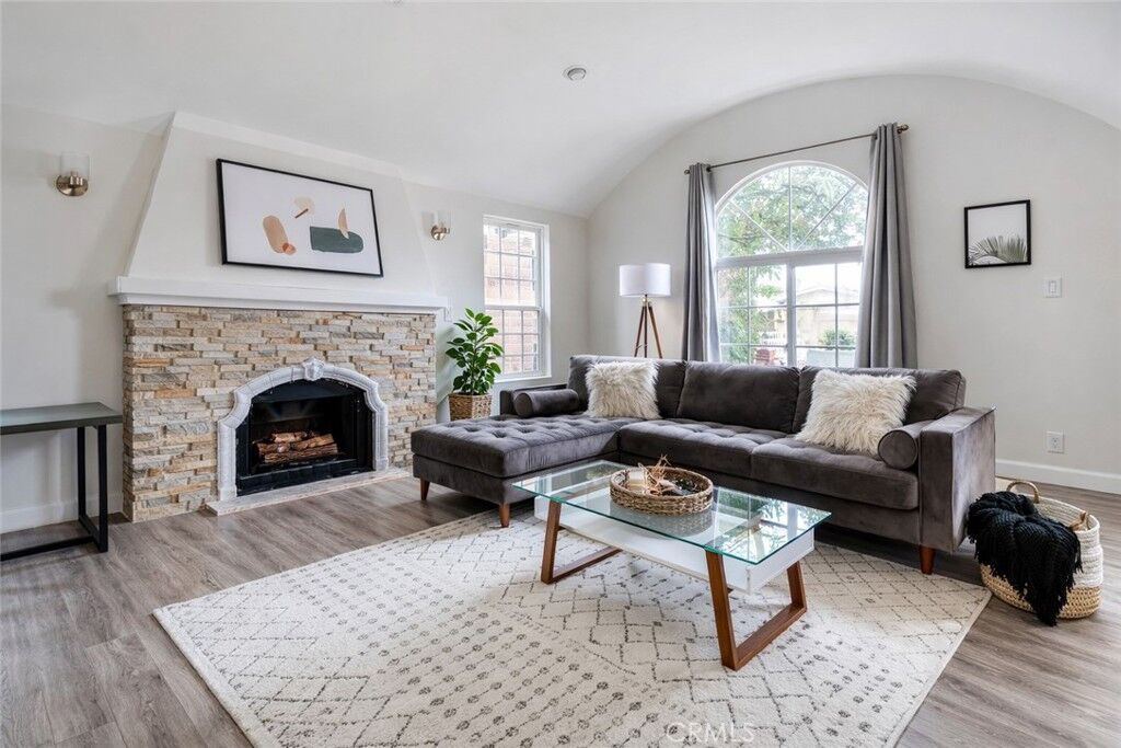 Property Photo:  1572 S Ridgeley  CA 90019 