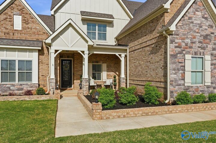 Property Photo: 153 Towhee Way AL 35756