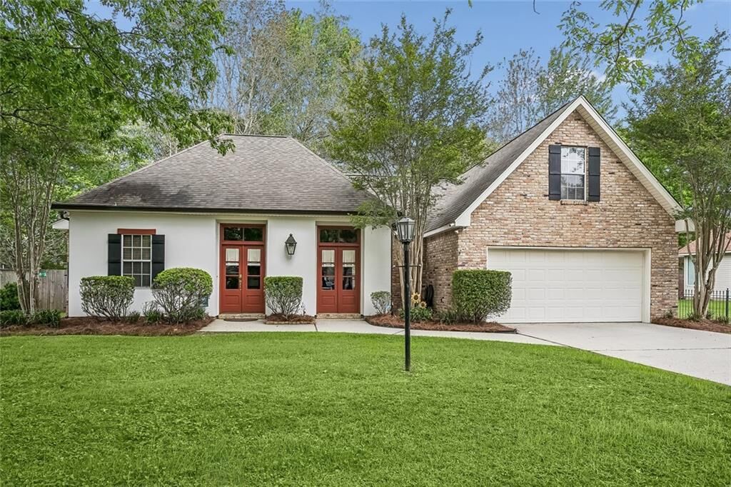 Property Photo:  2326 Crossing Court  LA 70448 