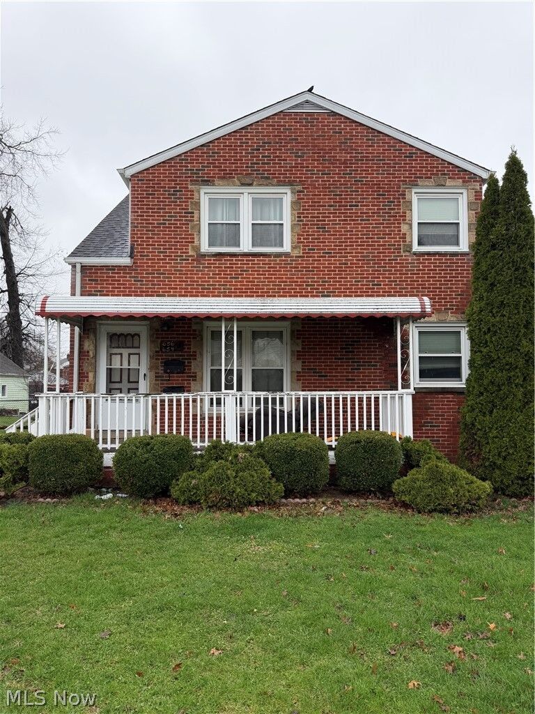 Property Photo:  654 E 240 Street  OH 44123 