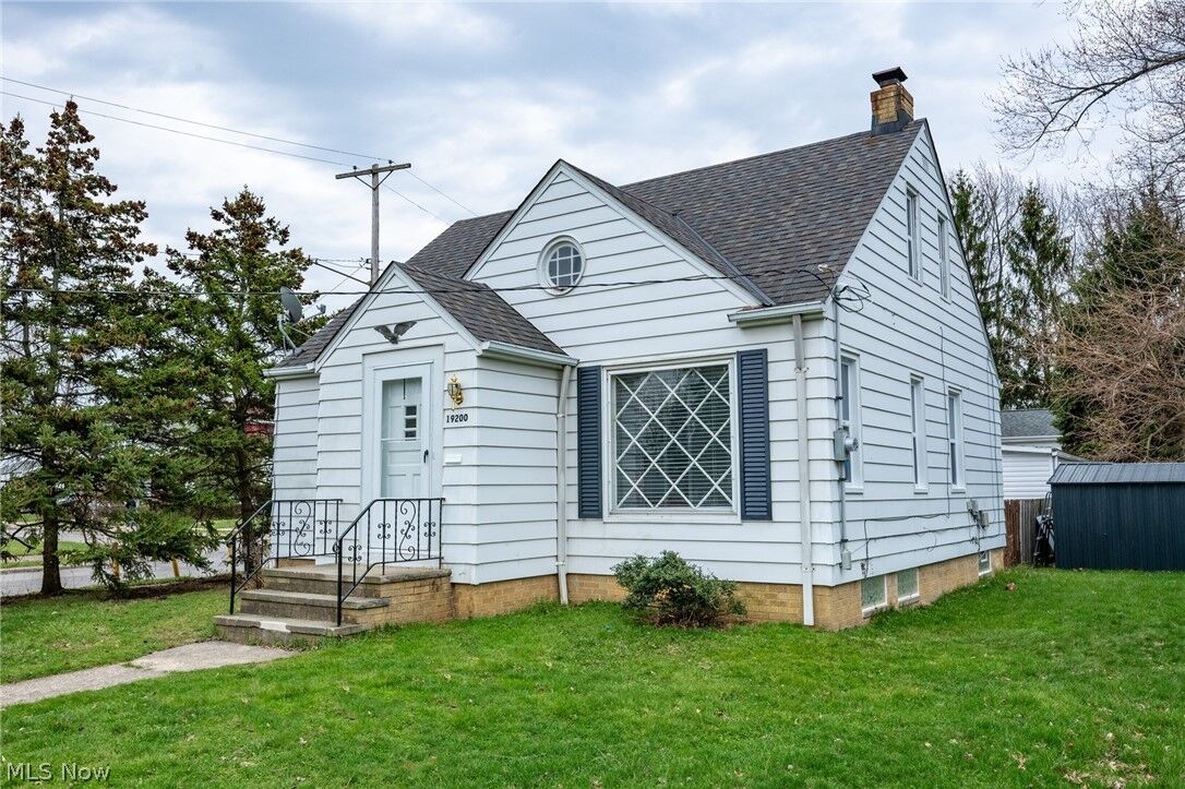 Property Photo:  19200 Pasnow Avenue  OH 44119 