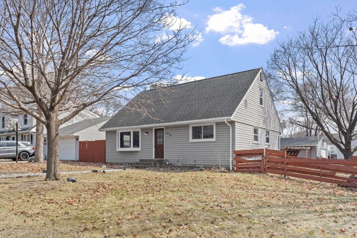 Property Photo:  2476 Ridge Lane  MN 55112 