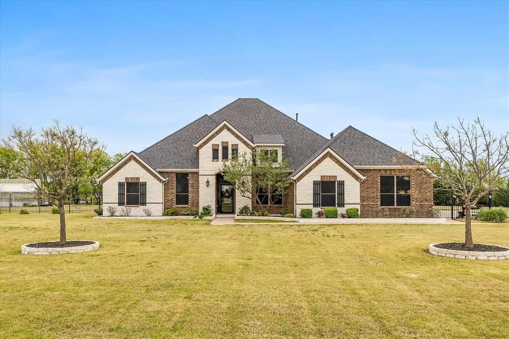 Property Photo: 420 Silver Spur Trail TX 75032