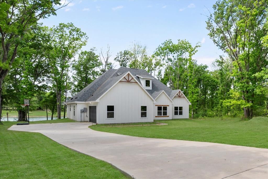 Property Photo:  1014 Deep Water Cove  TX 75109 