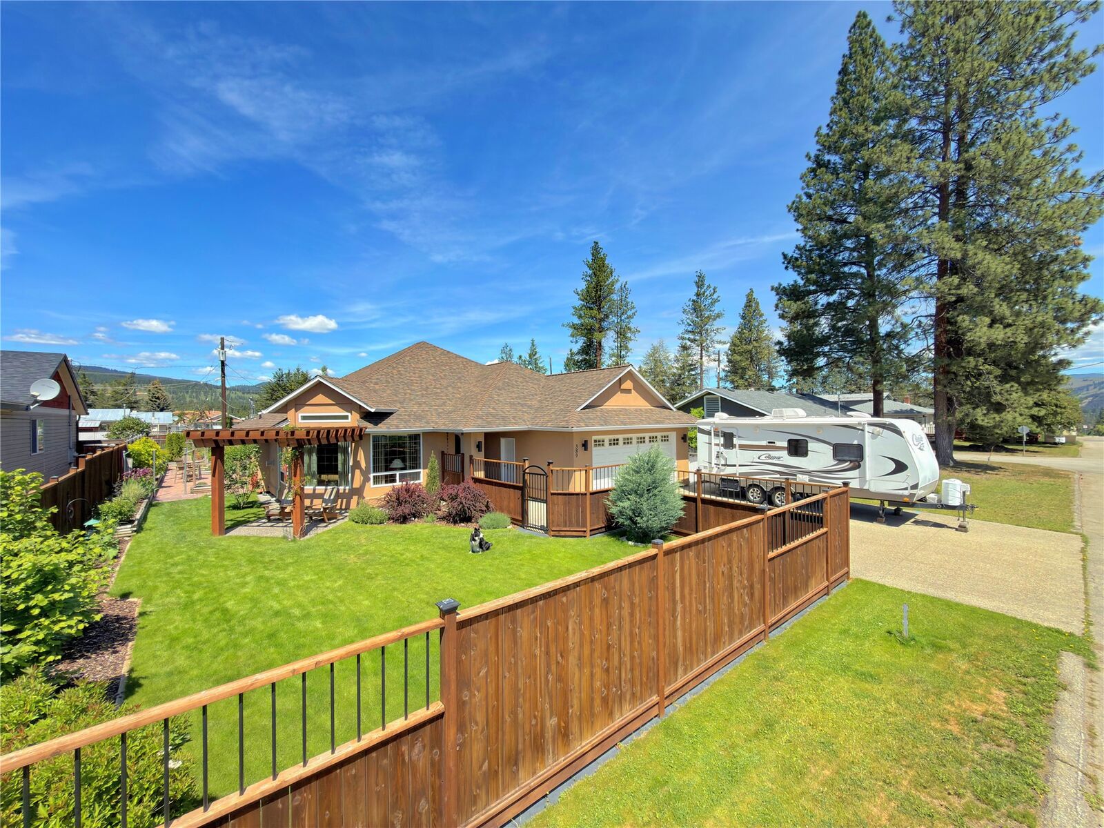 Property Photo: 389 Billiter Avenue BC V0X 1W0