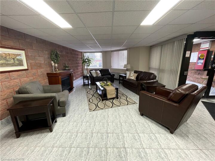 Property Photo: 5 Mill Pond Court 606 ON N3Y 5J6