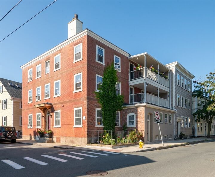 Property Photo:  96 Derby Street 1  MA 01970 