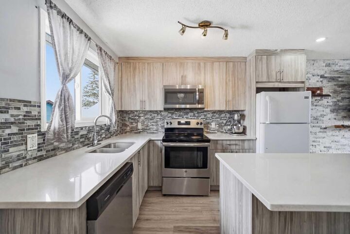 Property Photo:  72 Falchurch Road NE  AB T3J 1J8 