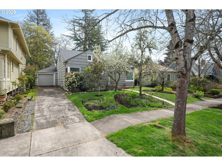 Property Photo:  2045 Kincaid St  OR 97405 