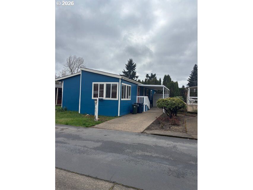 Property Photo:  1400 Candlelight Dr 174  OR 97402 