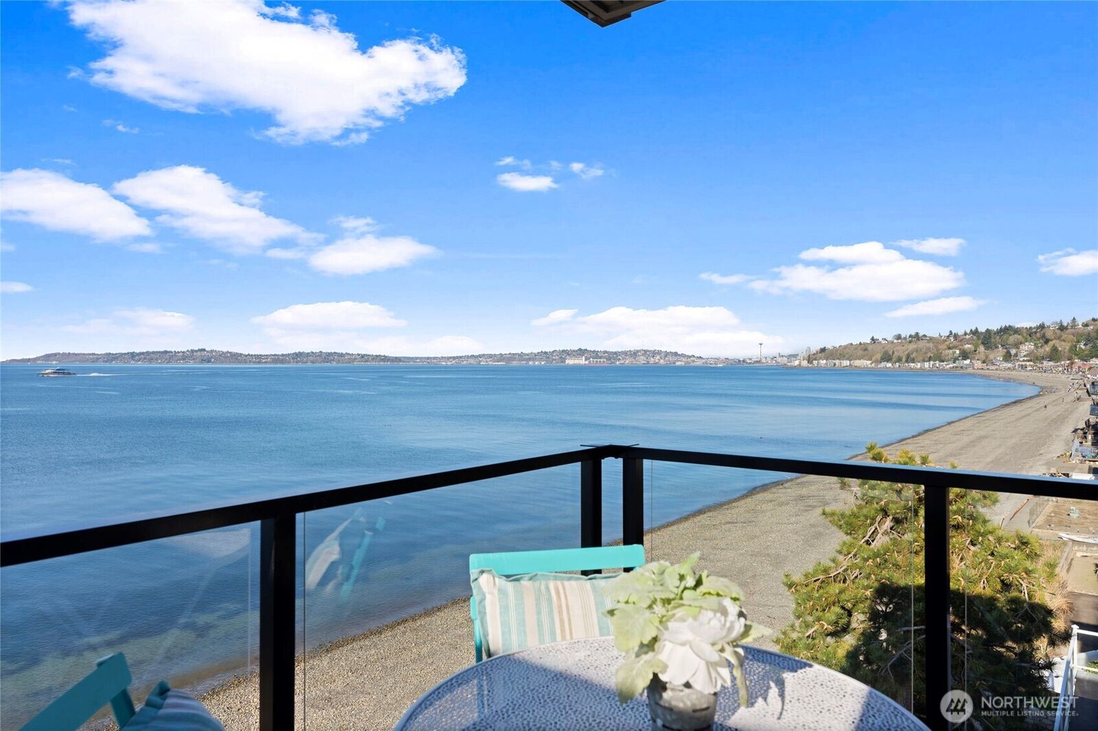 Property Photo:  3051  Alki Avenue SW C  WA 98116 