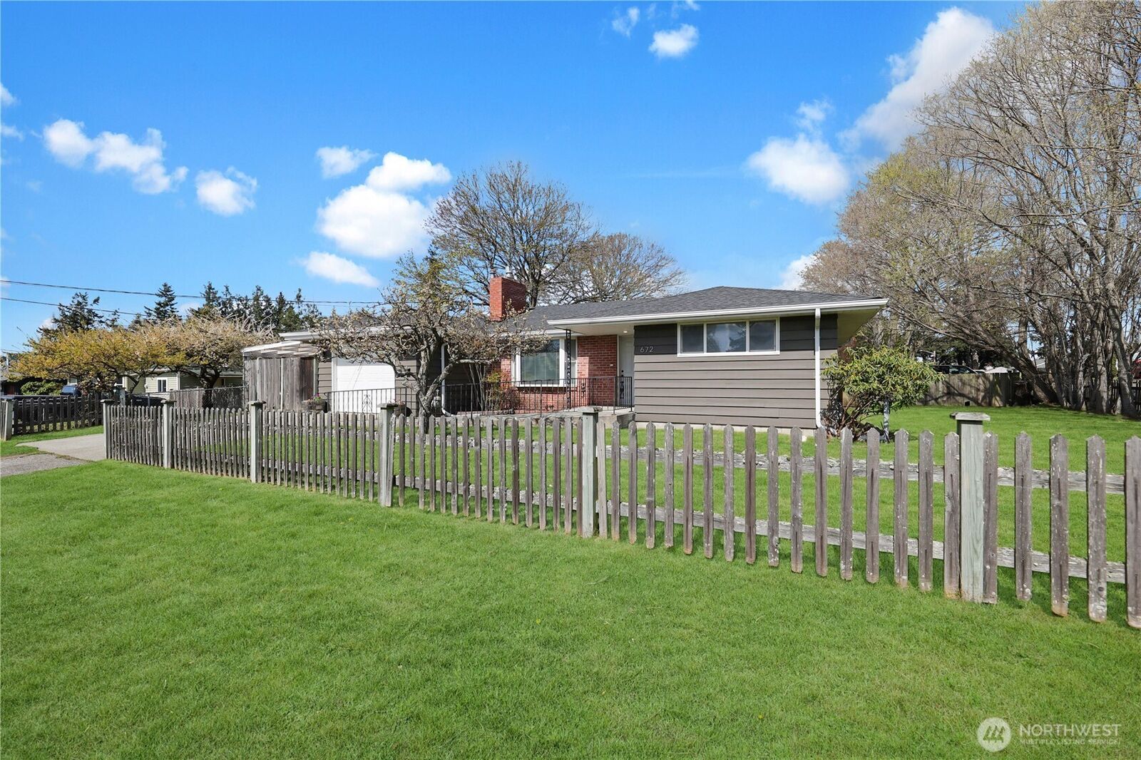 Property Photo:  672 SE 4th Avenue  WA 98277 