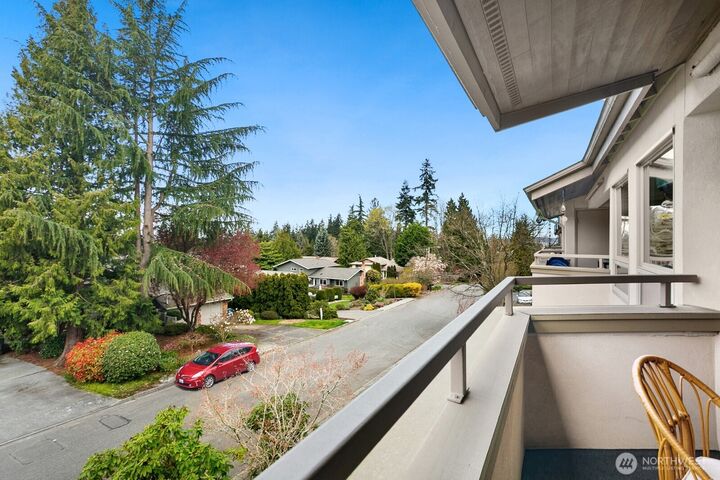 Property Photo:  1115  4th Avenue S 3C  WA 98020 