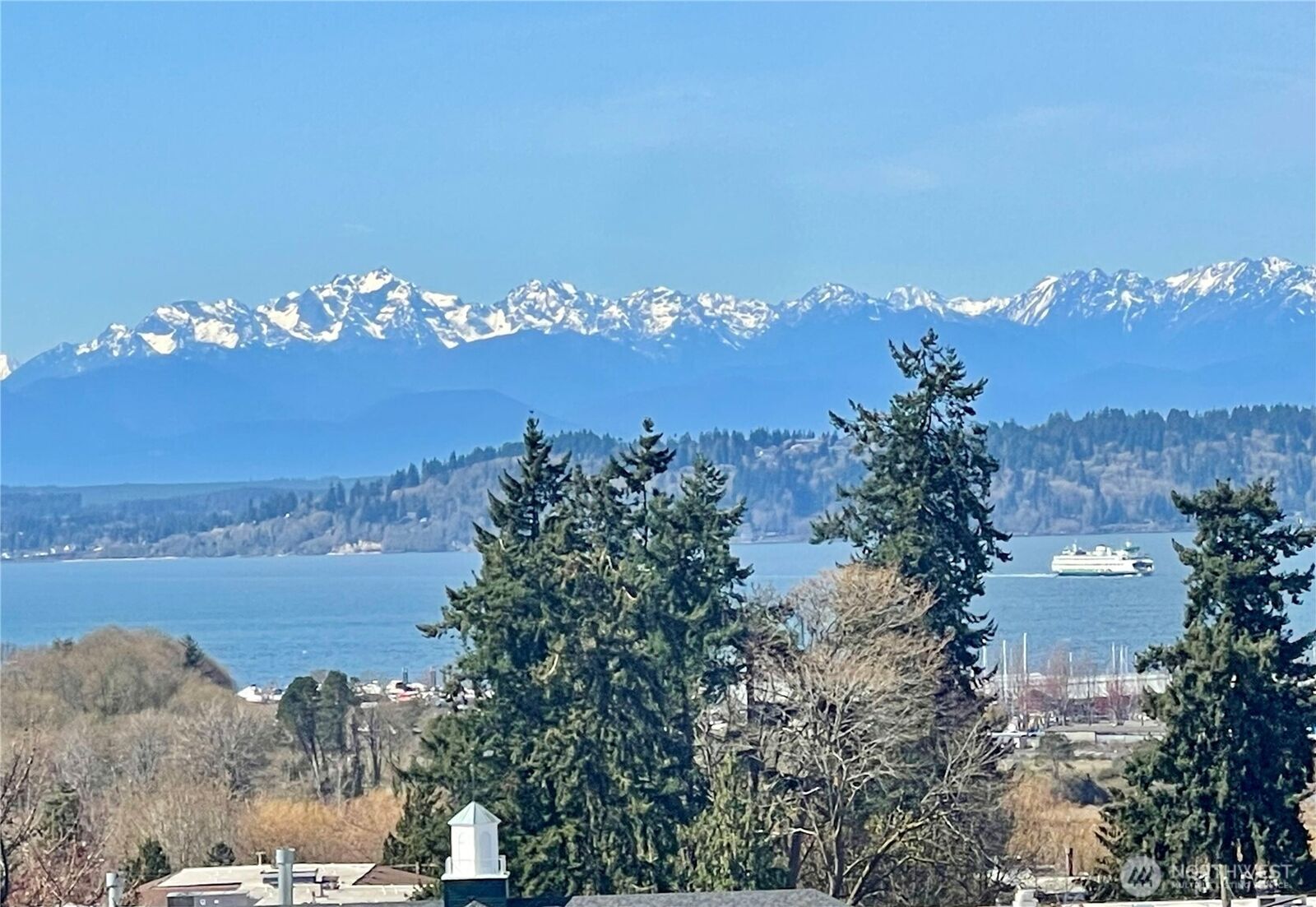 Property Photo:  556  Holly Drive  WA 98020 