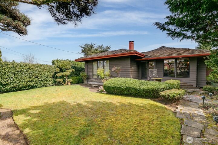 Property Photo:  606  Wetmore Avenue  WA 98201 