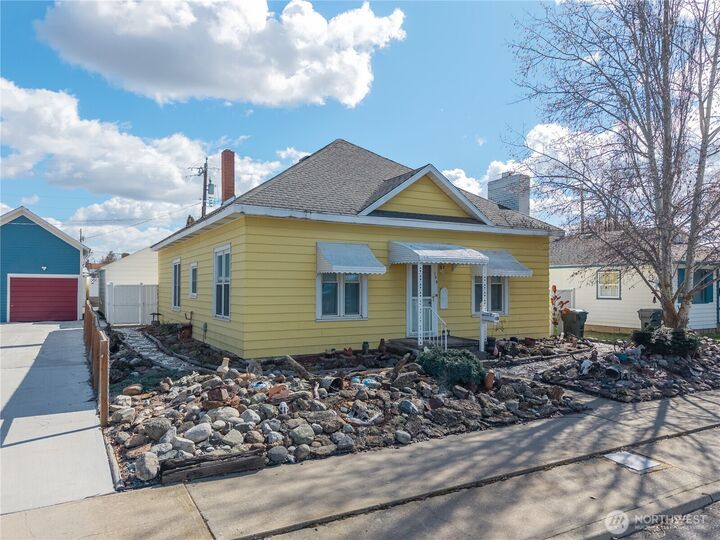 Property Photo:  105 W 9th Avenue  WA 99169 