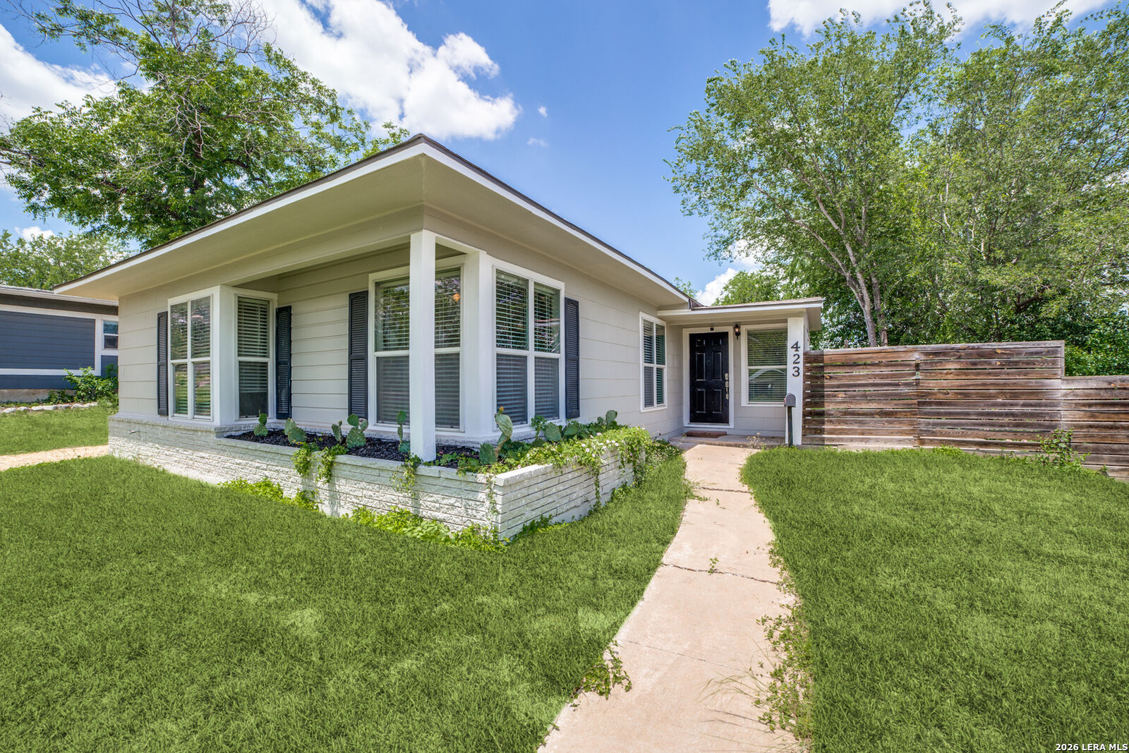 Property Photo:  423 Karen Ln  TX 78209 