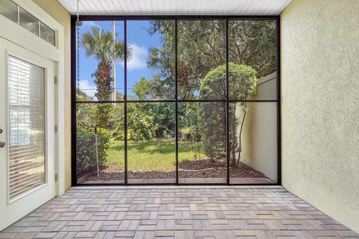 Property Photo: 1003 Makarios Dr FL 32080