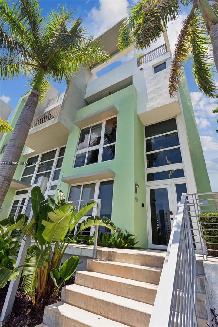 Property Photo:  101 N Shore Dr 101  FL 33141 