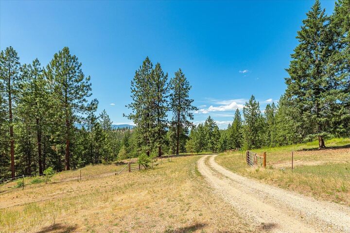 Property Photo:  786X Arden Butte Rd  WA 99114 