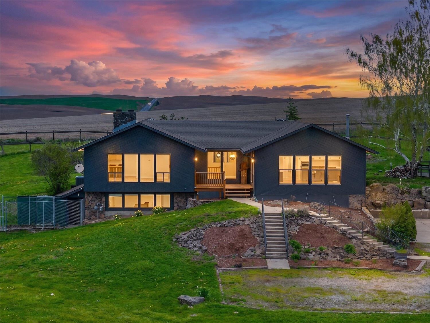 Property Photo:  1112 E Jennings Rd  WA 99031 