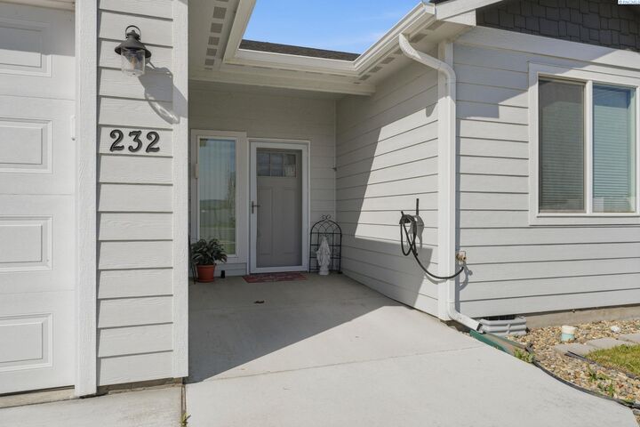 Property Photo:  232 Claret Dr  WA 99350 