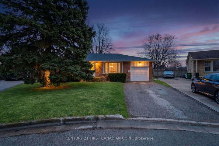 Property Photo:  7 Howard Place  ON N5R 1E8 