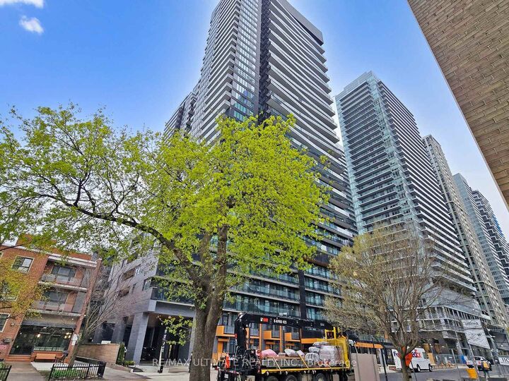 Property Photo: 117 Broadway Avenue 207 ON M4P 1V3