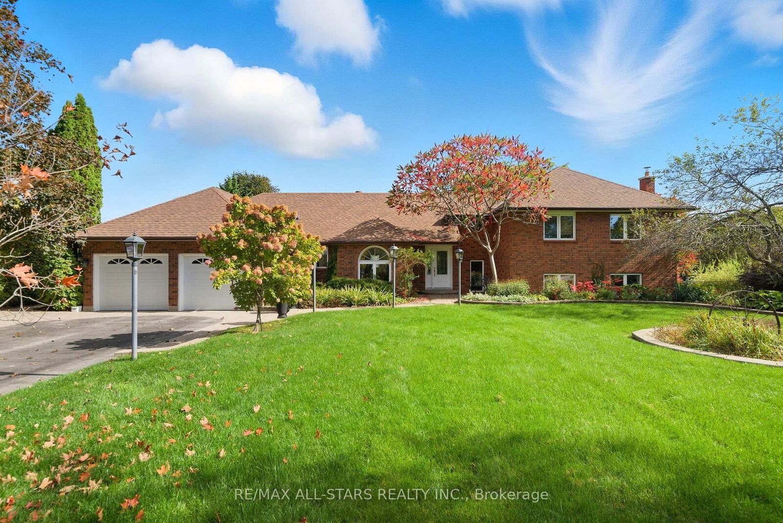 Property Photo: 242 Stephenson Point Road ON L9L 1B4