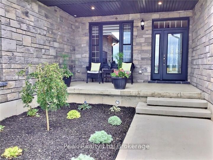 Property Photo:  95 South Street  ON N7A 3X8 