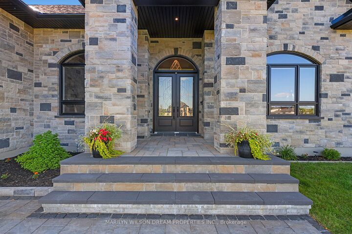 Property Photo: 324 Hedley Way ON K2W 0E4