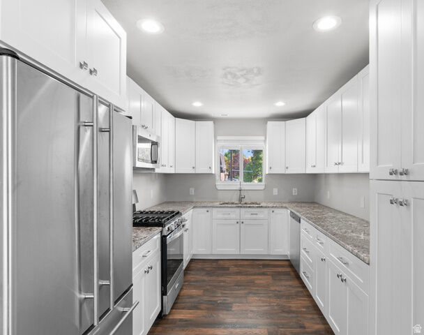 Property Photo: 2670 S 800 E UT 84106