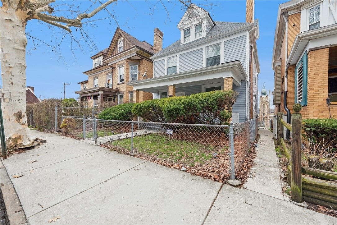 Property Photo:  405 E 11th Ave  PA 15120 